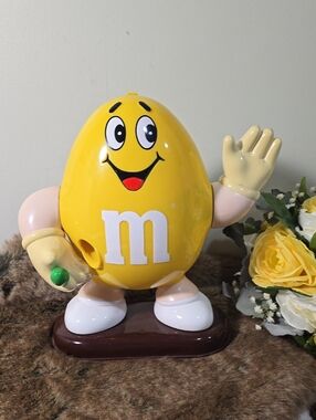 M&M'S Yellow Smiling Character Dispenser Figurine